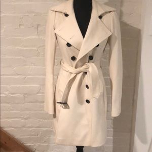 Classic cream Burberry double-breasted trench